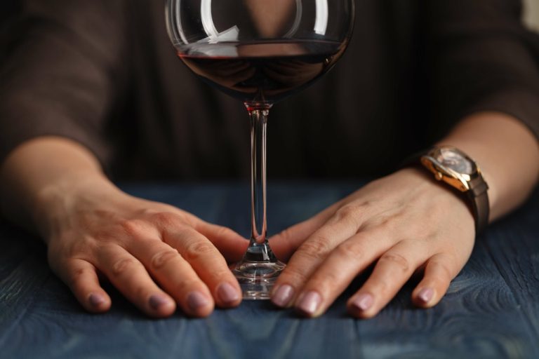 celebrities who died from alcohol poisoning